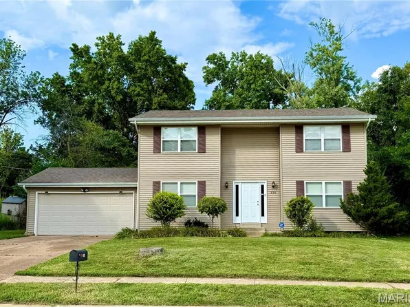 330 Whitehall Dr, Manchester, MO 63021