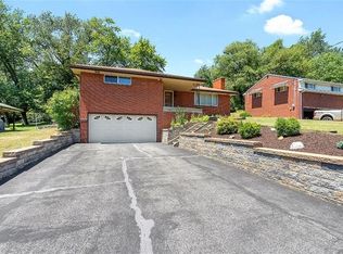 423 Colonial Dr, Monroeville, PA