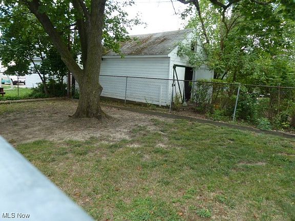 4th image of 3408 Parklane Dr