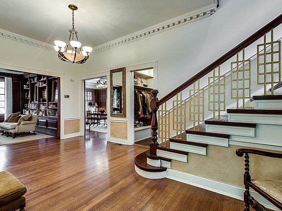 3rd image of 4830 S Woodlawn Ave