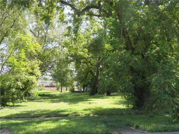 805 Chestnut Ave, Osawatomie, KS 66064