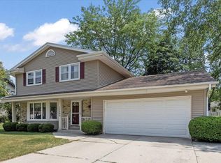 15295 W Glenora Ct, New Berlin, WI 53151