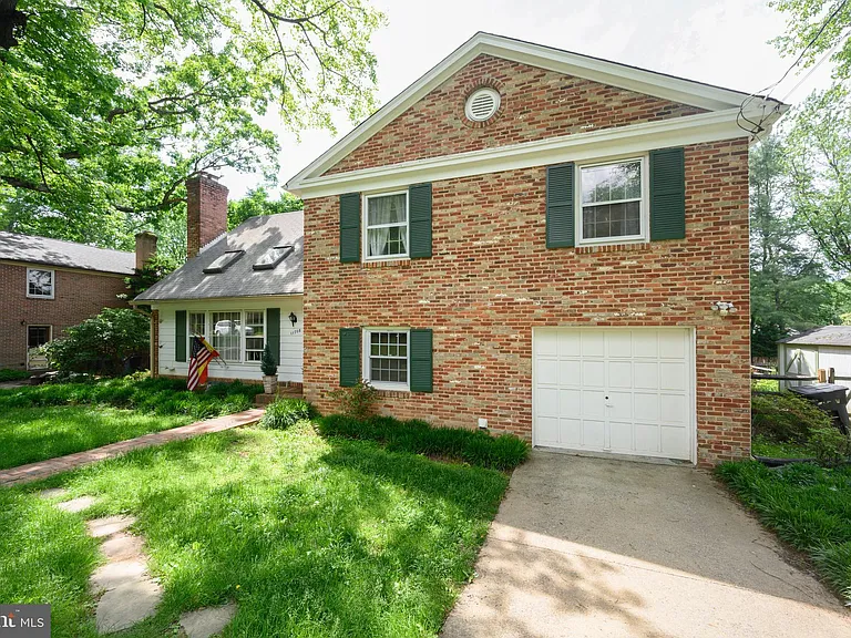 11708 Magruder Ln — Photo 25