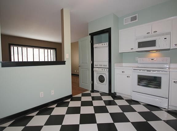 4th image of 4516 Broadway Blvd #304