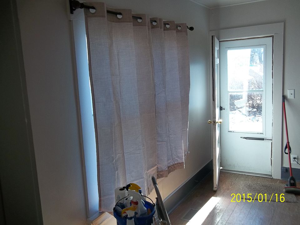2nd image of 809 N Broadway Ave