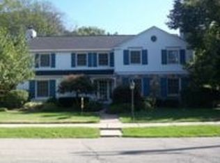 284 Tilbury Rd, Bloomfield Hills, MI 48301