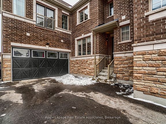 4th image of 24 Burke St