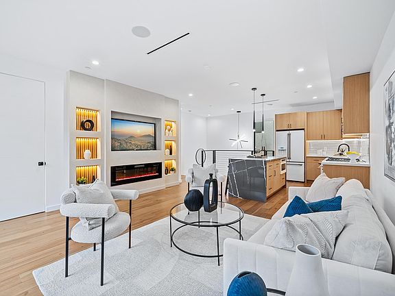 4th image of 1327 N Fuller Ave #1