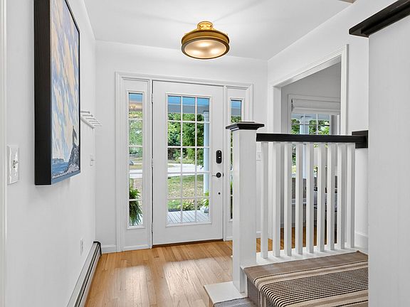 3rd image of 6 Meadowview Lane