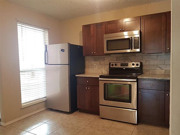 3rd image of 220 Village North Dr #220
