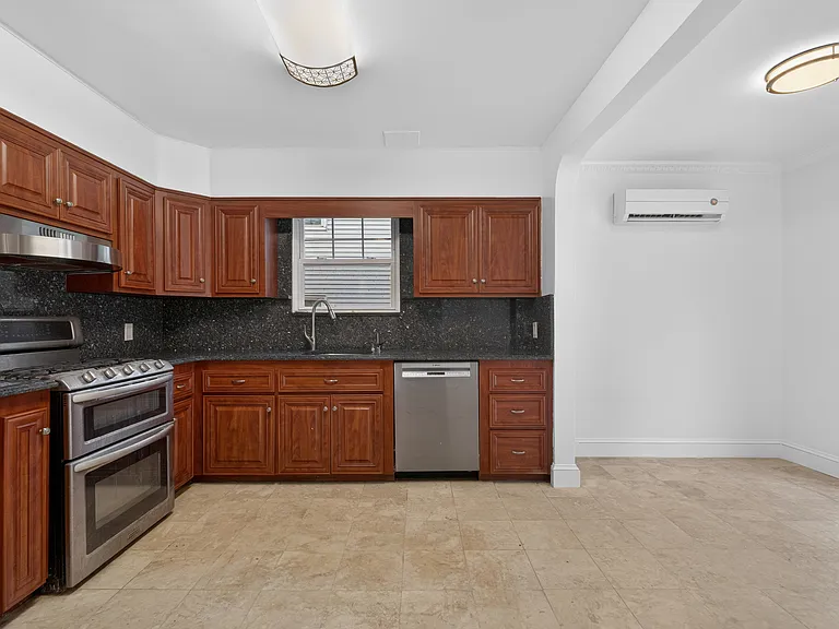 135 Rockwood Pl — Photo 18