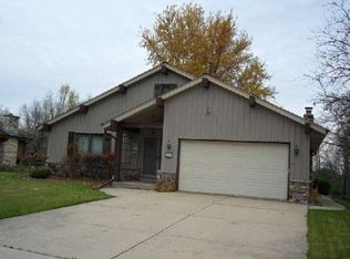 8359 S 42nd St, Franklin, WI 53132