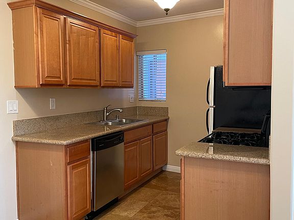 3rd image of 4956 S Centinela Ave APT 14