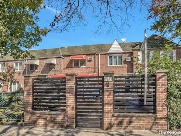 60-27 79th Street, Middle Village, NY 11379