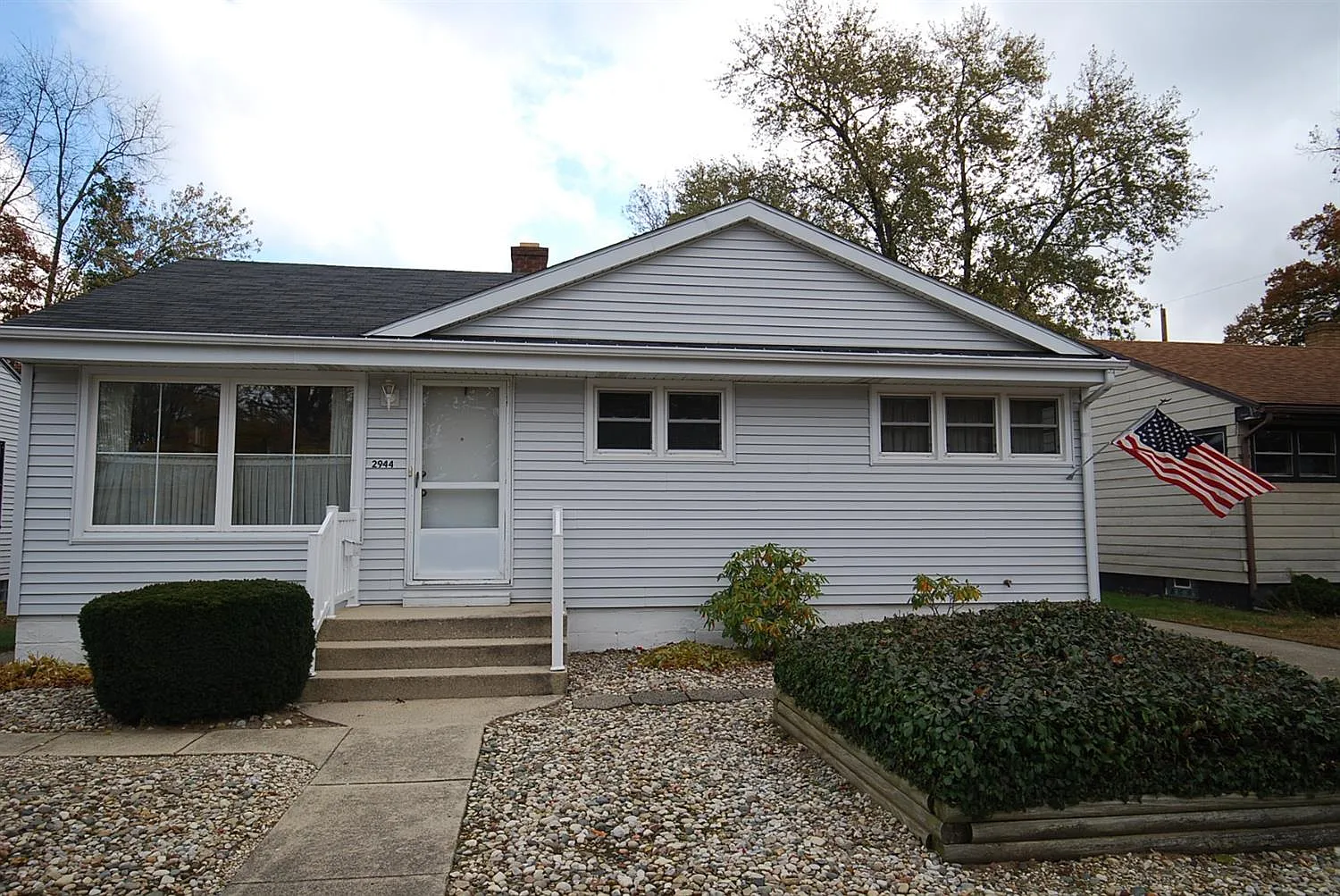 2944 Woodrow Ave photo 1