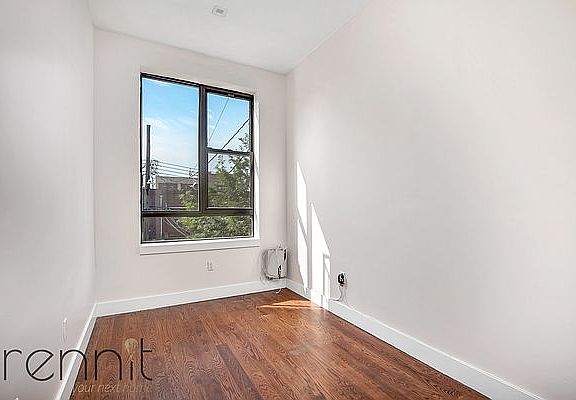4th image of 918 Hart St #2L
