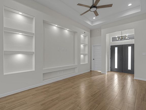 2nd image of 1415 Los Estribos Dr