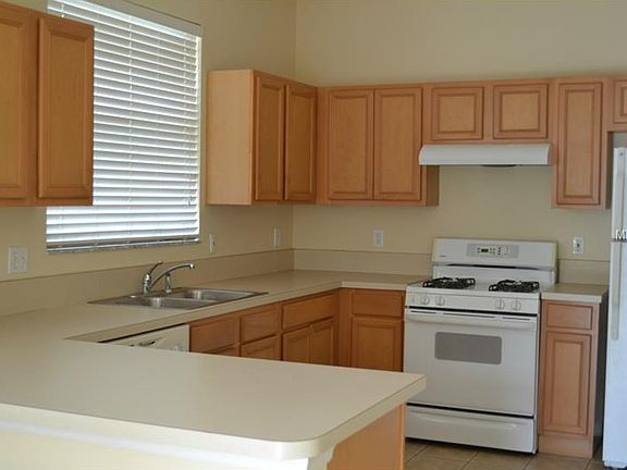 3rd image of 231 W Tarrington Dr