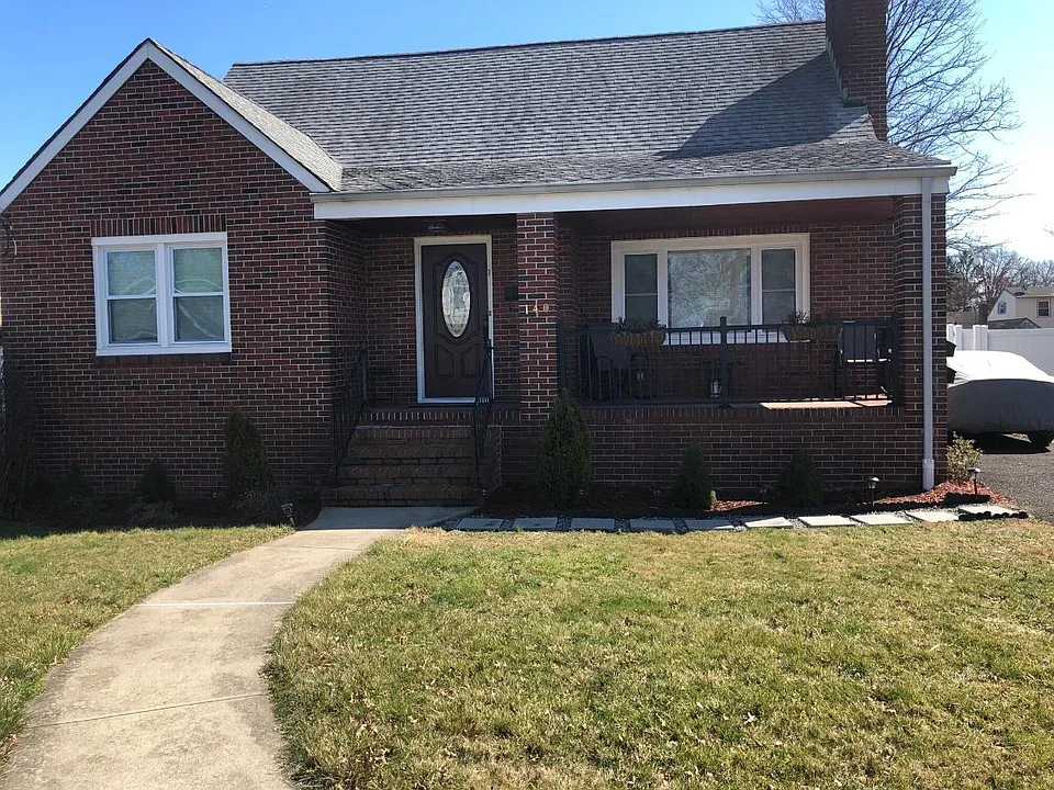 140 Remsen Ave #2