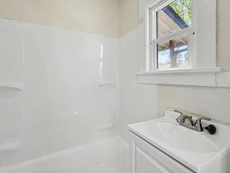 703 N Meade St — Photo 13