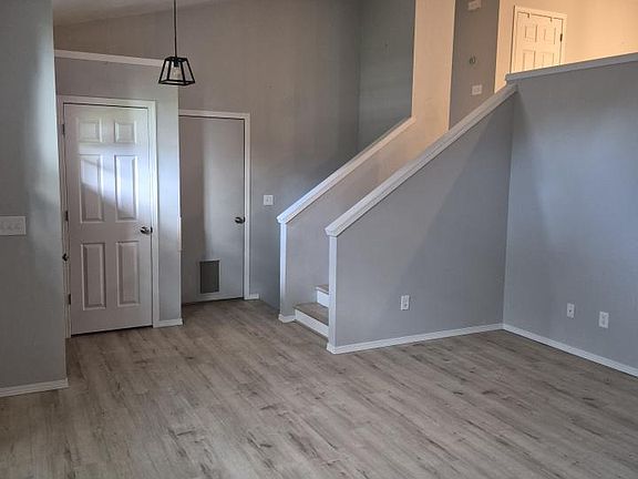 2nd image of 1145 Hemingway Ave