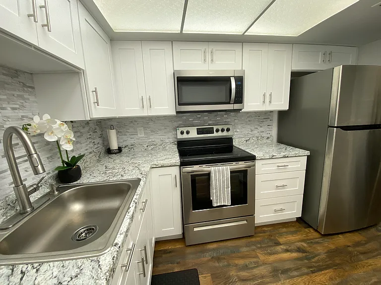 223 Columbia Dr #213 — Photo 12
