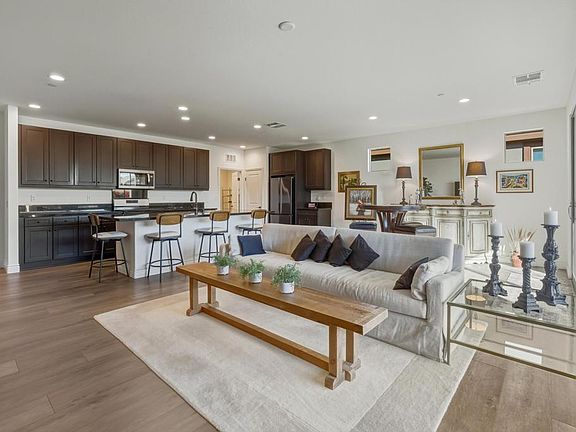 3rd image of 82375 Round Valley Dr