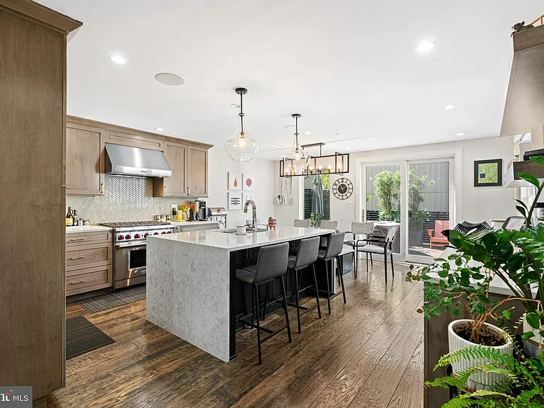 212 N 21st St #1 — Photo 8