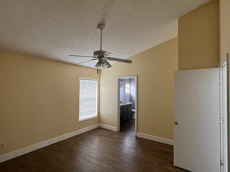 1330 Ravida Woods Dr — Photo 21