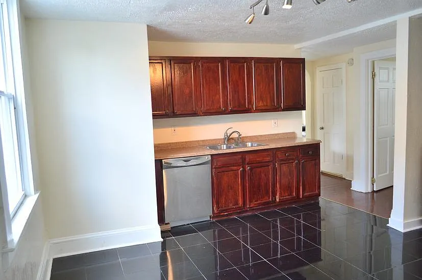 3 bed, $2,025 — Photo 3