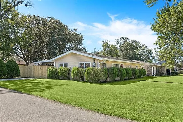 215 Citrus Rd — Photo 2