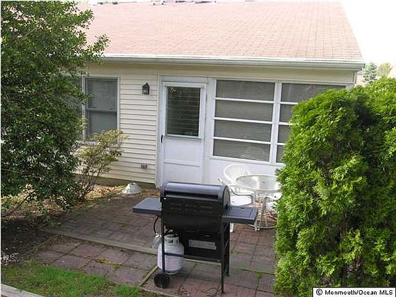 5th image of 224 Cloverdale Dr