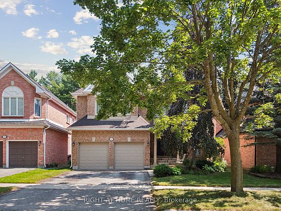 2nd image of 100 Carlyle Cres