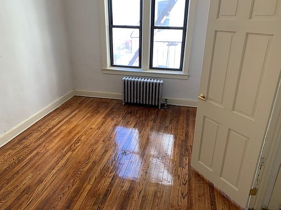 5th image of 4536 39th Pl APT 4A
