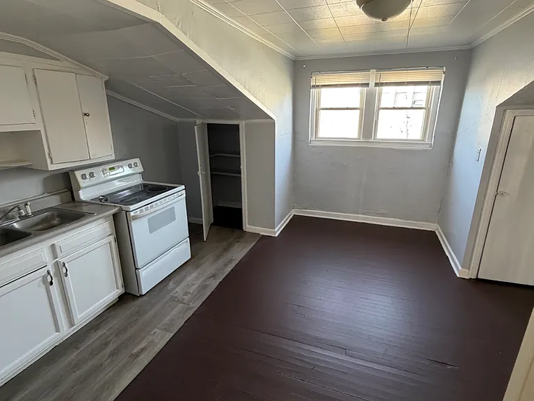 502 Harrison St — Photo 4