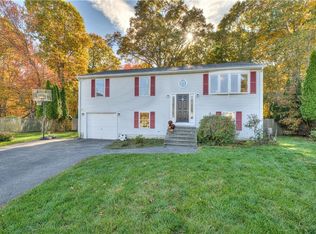9 Leigh Ln, Riverside, RI 02915