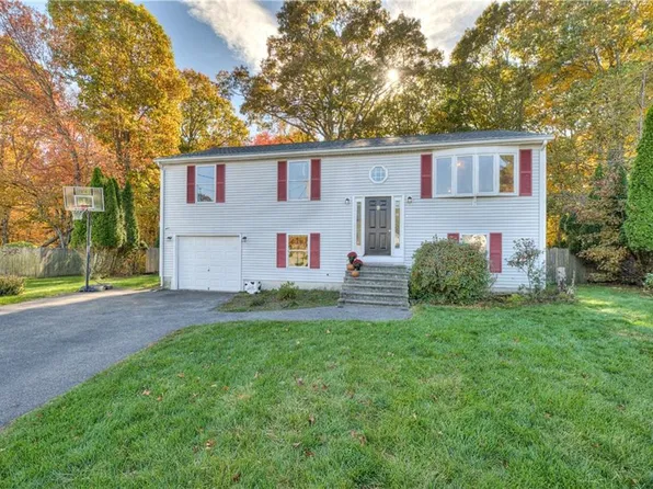 9 Leigh Ln, Riverside, RI 02915