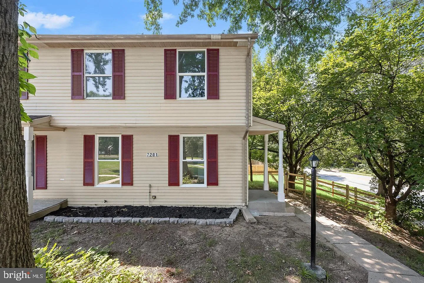3 bed, 2.5 bath, 1462 sqft, $2,650 — Photo 1