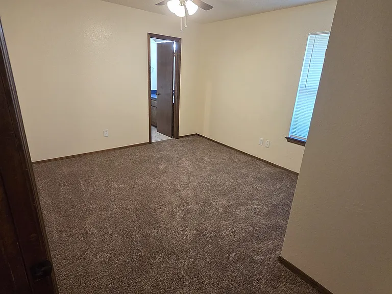 9021 Roxbury Ter — Photo 10