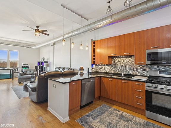 4th image of 1225 W Morse Ave APT 510