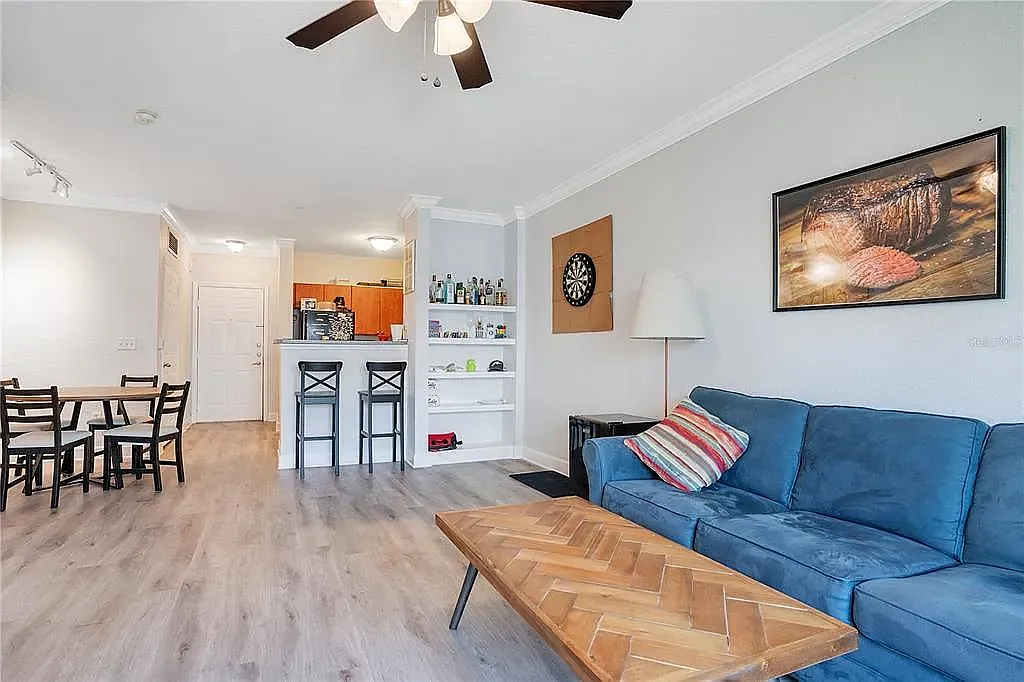 1 bed, 739 sqft, $1,699 — Photo 2