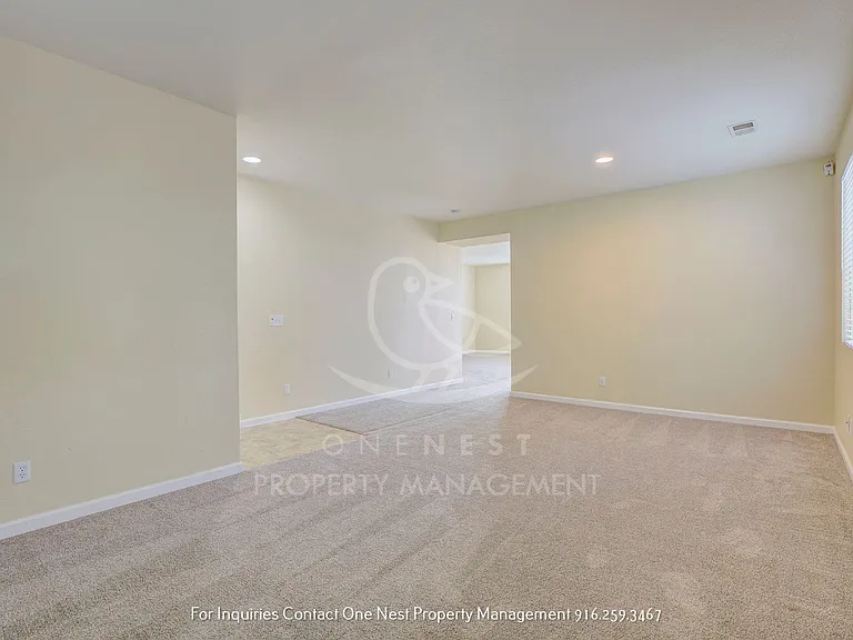 1746 Barney Ave — Photo 4