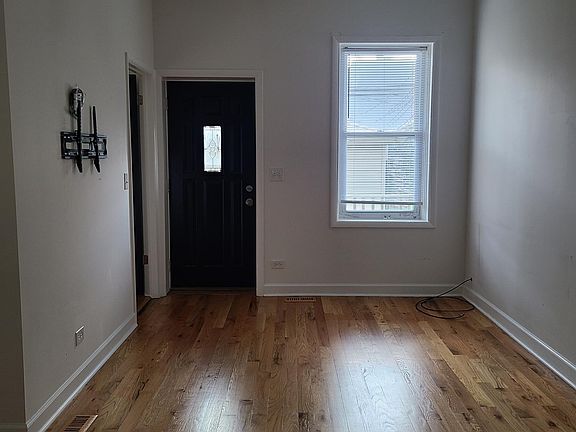 5th image of 2121 W Superior St #1R