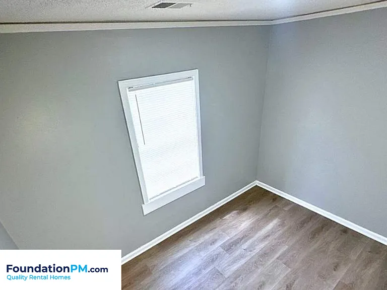 1748 Benning St — Photo 15