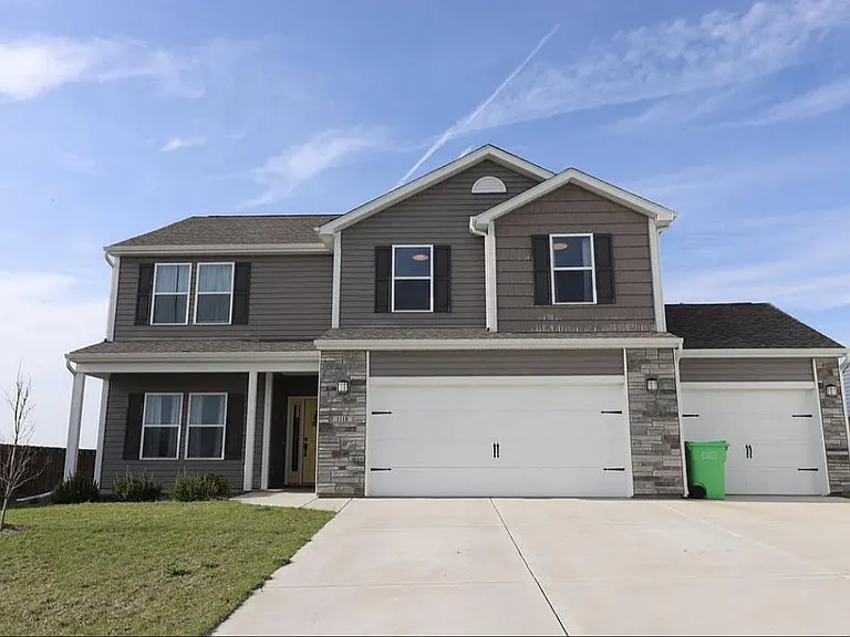1118 Kingrail Dr — Photo 1
