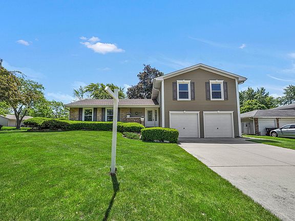2nd image of 214 Edgebrook Dr