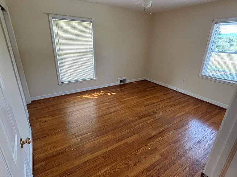 300 Asbury Dr — Photo 11