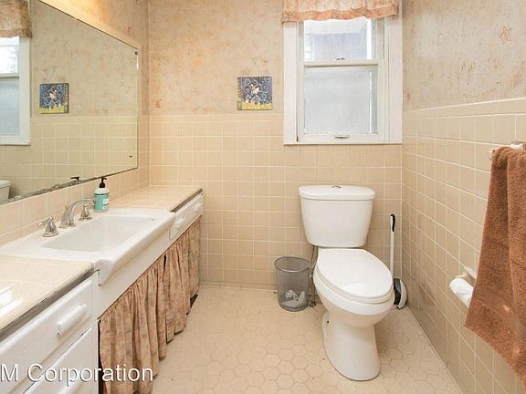 4th image of 417 Woodward Ave