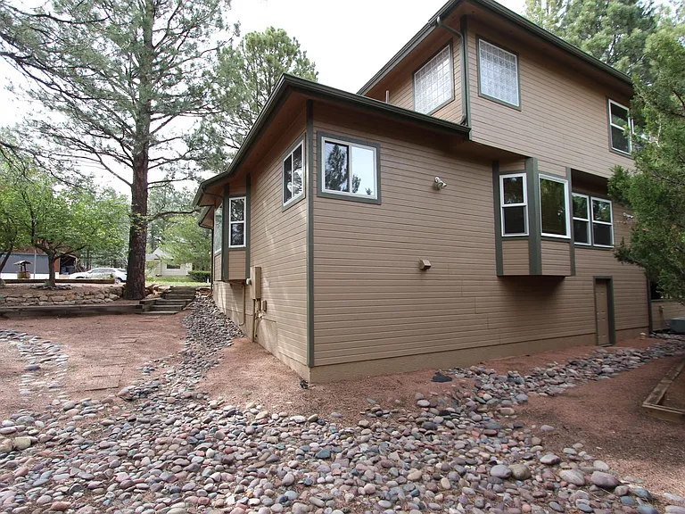2100 N Timberline Rd — Photo 28