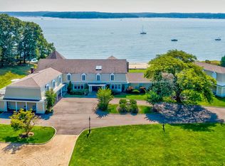 33 Beach Rd, Northport, NY 11768